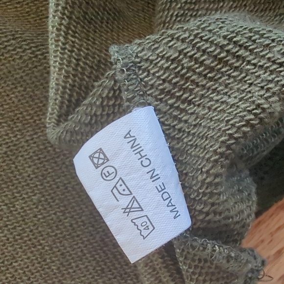 Sweater - Picture 4 of 4